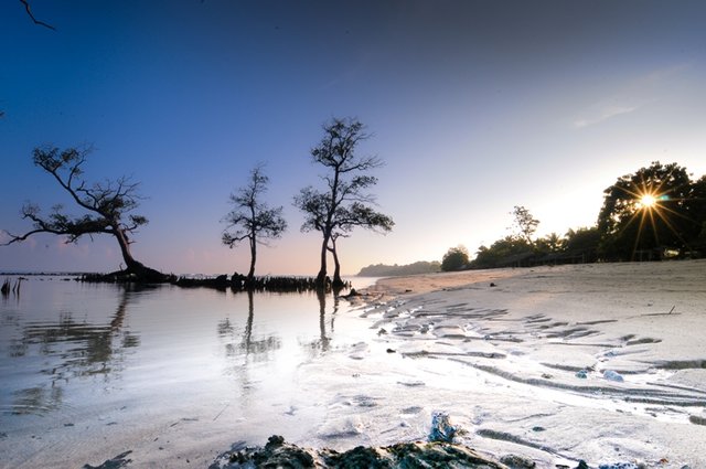 pantai-lhok-mee.jpg