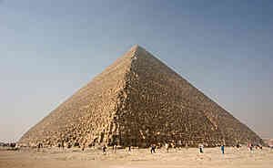 qlow-300px-Kheops-Pyramid.jpg