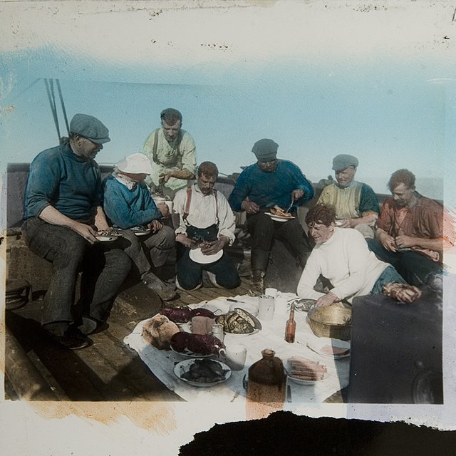 Daily Life of Sailors On-board in the 1900s (42).jpg