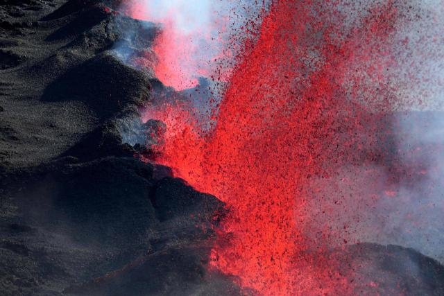 en-images-l-eruption-impressionnante-du-piton-de-la-fournaise_3.jpg