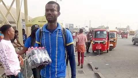 Collins-Oscar-selling-sobo-drinks-in-Uyo-streets1.jpg