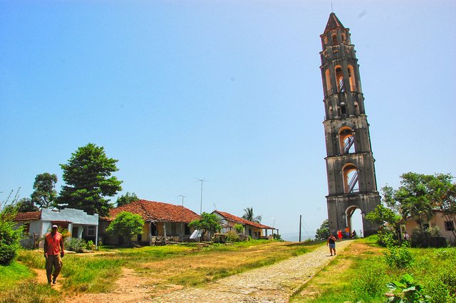 Manaca-Iznaga-Tower-Vibragiel.jpg