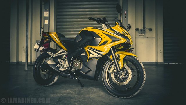 Pulsar-RS-200-wallpaper-HD-yellow.jpg