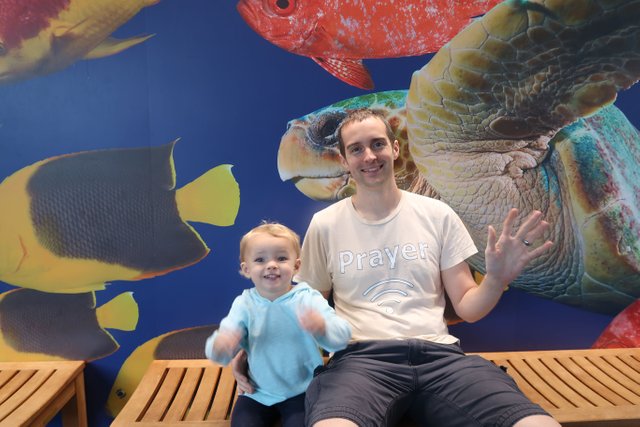 Jerry Banfield with Madeleine 2 The Tennessee Aquarium in Chattanooga.JPG