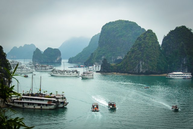 20130402-halong-bay-and-surprise-cave_d600_nd6_6497.jpg