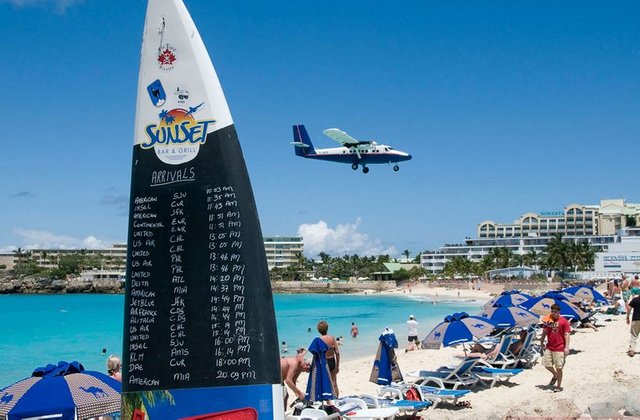 Jet-Over-Maho-Beach.jpg