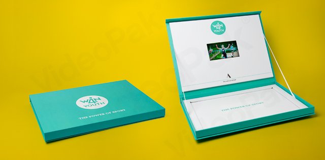 5-Screen-Slim-VideoPak-Presentation-Box-for-ADECCO.jpg