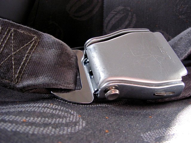 seatbelt-629230_1280.jpg