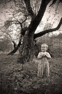 child_and_nature_211127.jpg