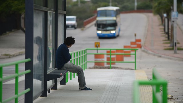 esperando_el_solo_bus.jpg