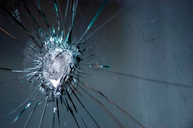 1200-17263023-broken-bulletproof-glass.jpg