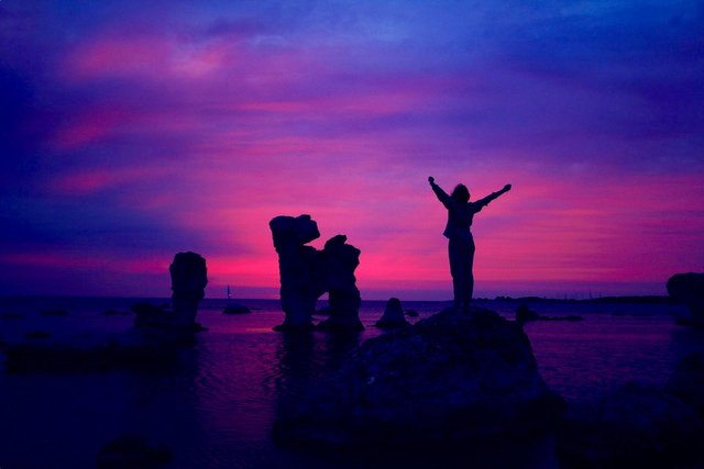 blue-pink-puple-dark-sillhouette-rejoicing.jpg