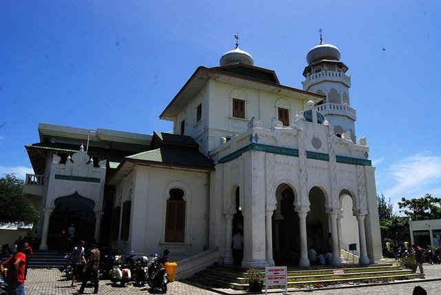 Masjid Saksi Tsunami_Aceh2.jpg