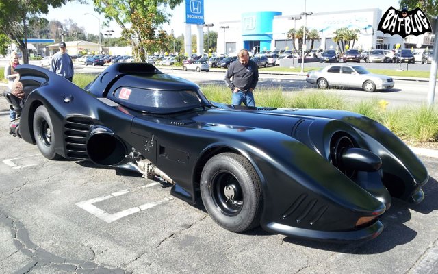 wallpaper-1989-batman-movie-Batmobile-1.jpg