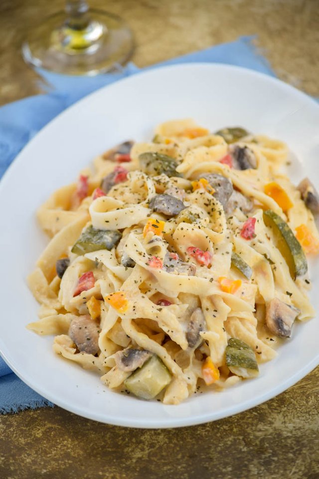 Fettuccine-Alfredo-Primavera-Pasta1.jpg