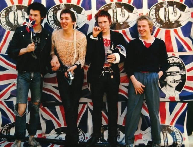 sex-pistols-never-mind-bolloks-35th-anniversary-3592-e1505948354940.jpg