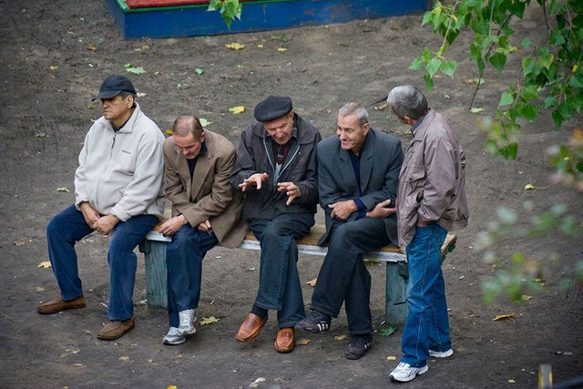 life-on-park-bench-photo-series-kiev-ukraine-yevhen-kotenko-3-5a6add1bdee62__880.jpg