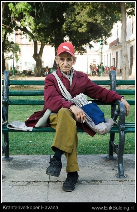 D2X_8385_krantenverkoper_havana_cuba.jpg