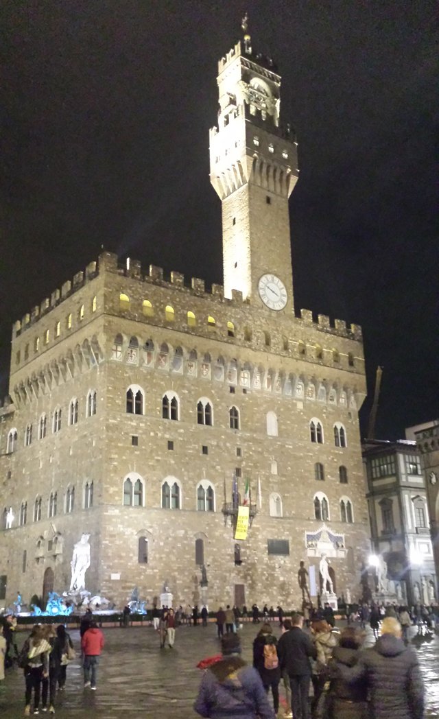 20161119_220208 Florence Florenz, Piazza della Signoria, Palazzo Vecchio.jpg