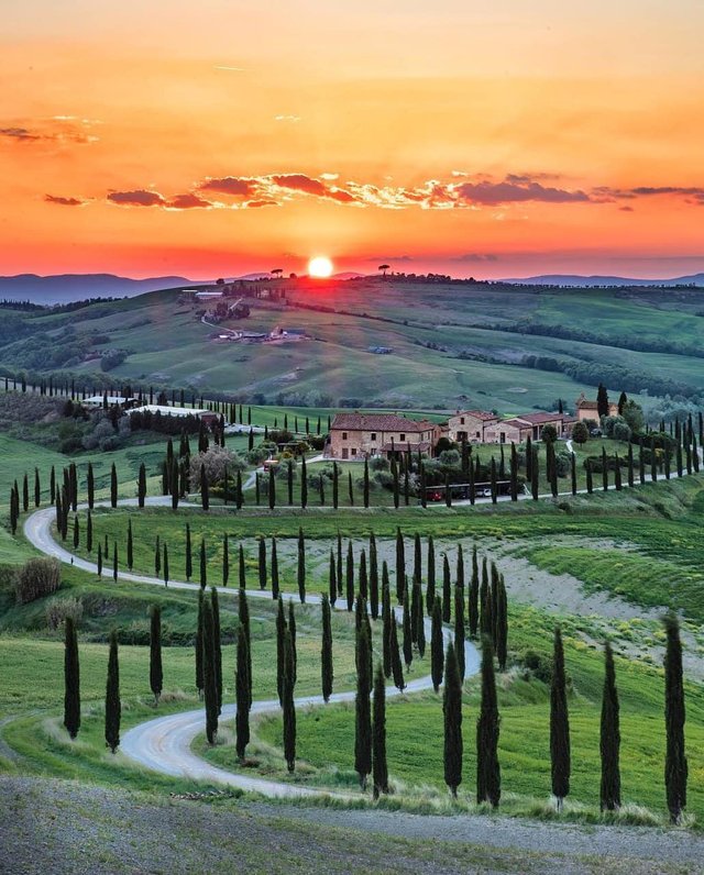 Asciano, Tuscany, Italy.jpg