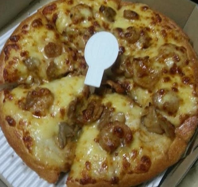 tom yum kung pizza1.jpg