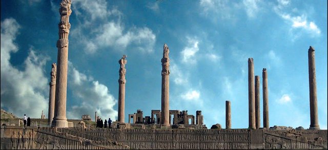 Apadana-Palace-in-Persepolis.jpg