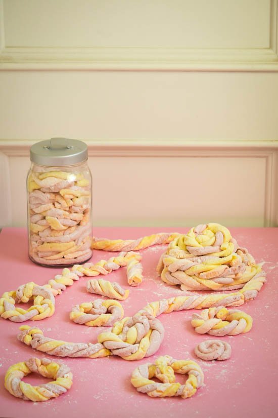 How to Make All-Natural Fruity Marshmallow Ropes (5).jpg