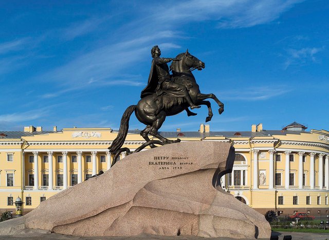 1200px-The_Bronze_Horseman_(St._Petersburg,_Russia).jpg