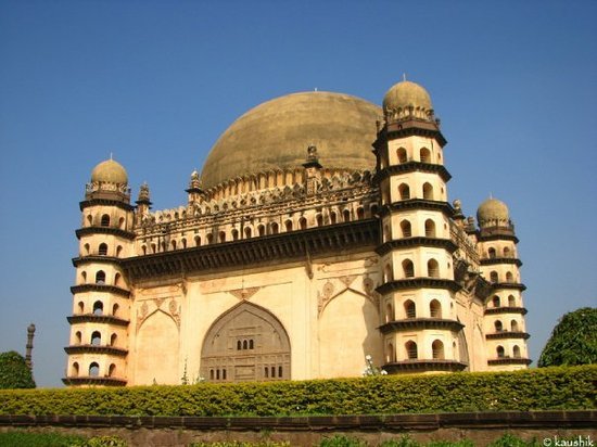 the-gol-gumbaz.jpg