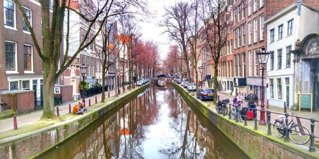 Amsterdam-canals-750x375.jpg