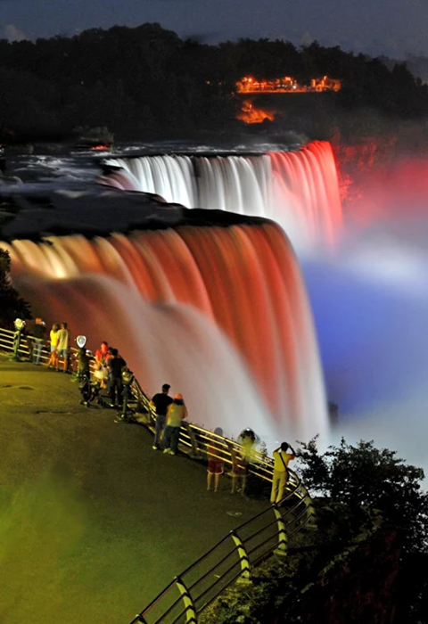 Niagara waterfall at night..png