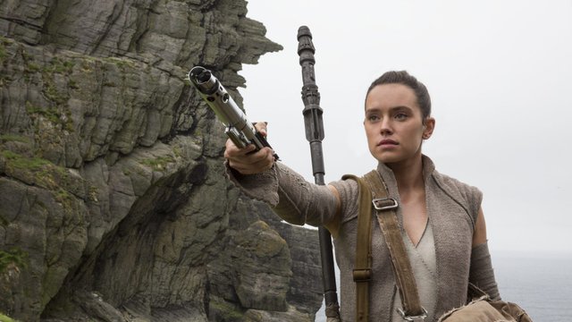 Rey-giving-Lightsaber-e1488997260923.jpg