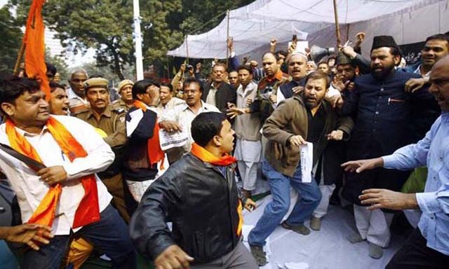 Hindu-Muslim-Riots-in-Aligarh-Muslim-University (1).jpg