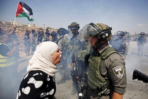 palestinian-woman-argues-with-israeli-border-policeman-west-bank.jpg