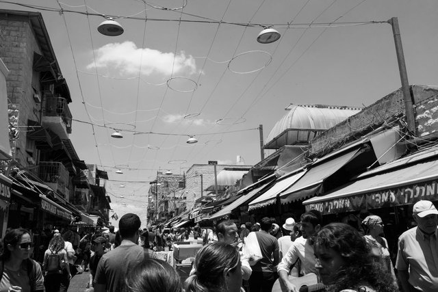 Jerusalem_Mahane_Yehuda_market_walk_2017_Victor_Bezrukov.JPG