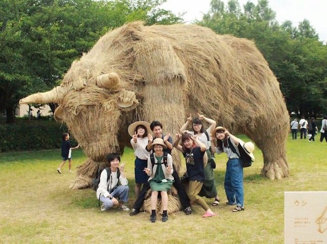 Bull with the students Photo-Wara Art Matsuri.jpg