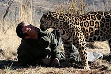 220px-Kevin_Richardson_next_to_a_jaguar.jpg