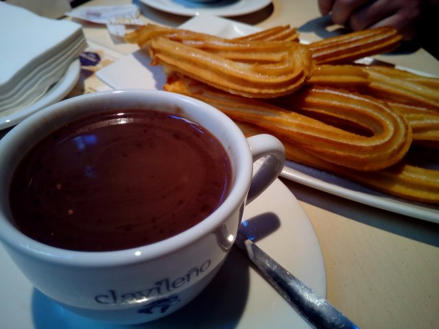 churros-with-chocolate-1114343_1920.jpg