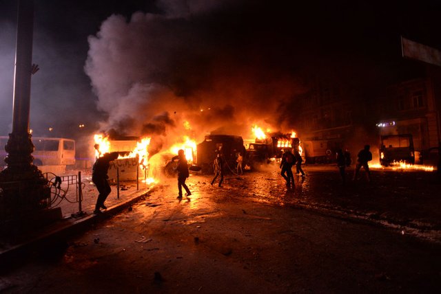 Radically_oriented_protesters_throwing_Molotov_cocktails_in_direction_of_Interior_troops_positions._Dynamivska_str._Euromaidan_Protests._Events_of_Jan_19,_2014-5.jpg