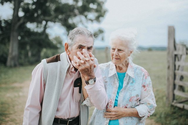 04-this-couples-68th-wedding-anniversary-photoshoot-courtesy-paigefranklinphotography.com_-1024x683.jpg