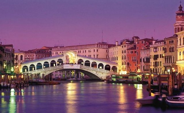 Rialto Bridge.jpg