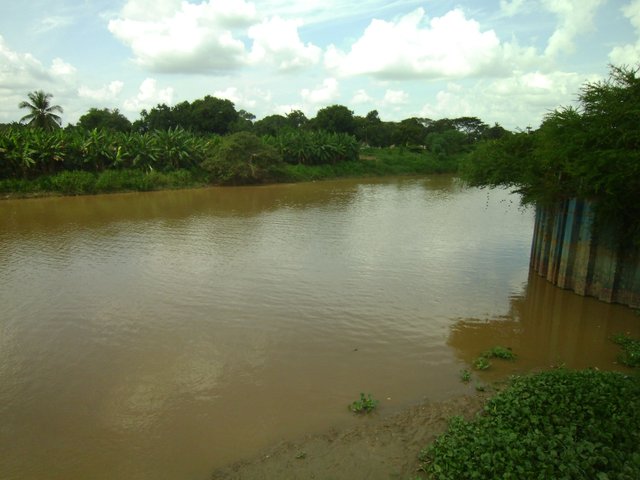 rio caudaloso de desviacion.JPG