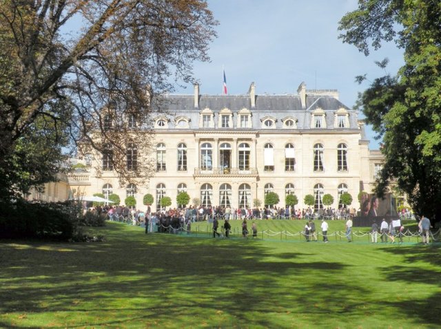 Élysée-Palace-Garden-Party.jpg