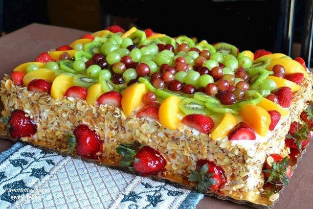 Gâteau-danniversaire-aux-fruits.jpg