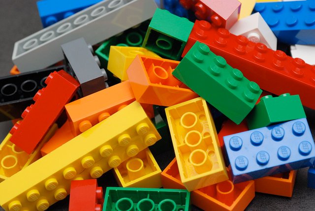 1280px-Lego_Color_Bricks.jpg