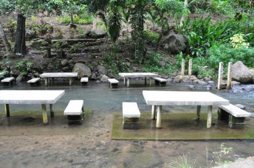 Concrete-Tables-and-Chairs-for-Picnic-at-Mimbalot-Falls-520x345.jpg