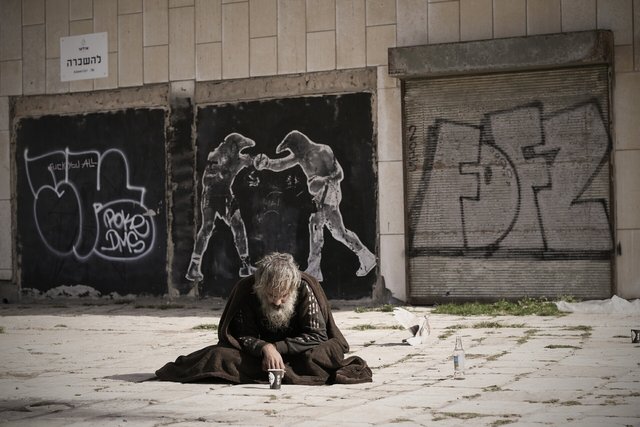 homeless-2223116.jpg