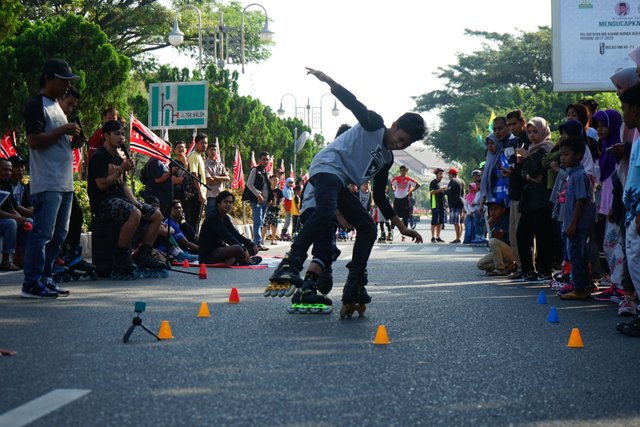 Sepatu Roda.JPG