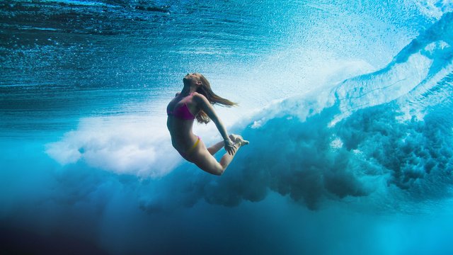 surfing-3840x2160-girl-duck-dive-sea-underwater-11223.jpg