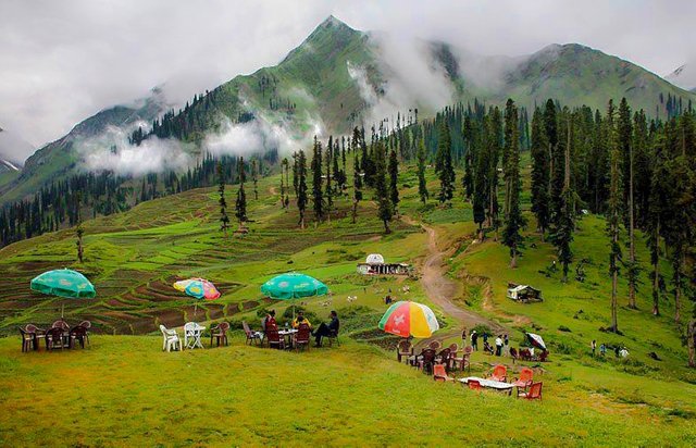 LalazarTouristspotNaraninKaghanValleyPakistan472016.jpg